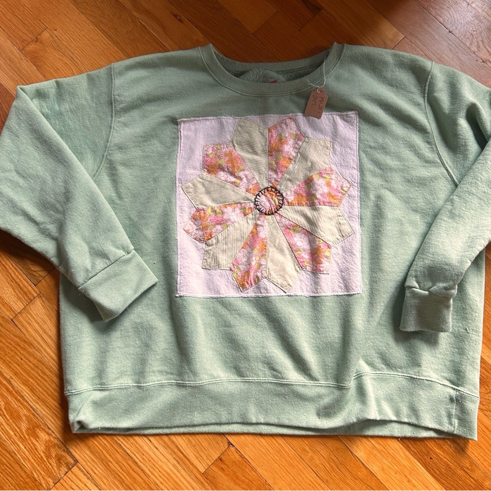 Hanes 2x Light Green Sweatshirt with vintage quilt patch